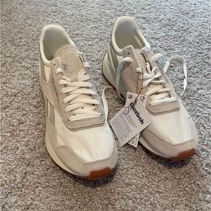 Reebok CL Legacy size 8.5